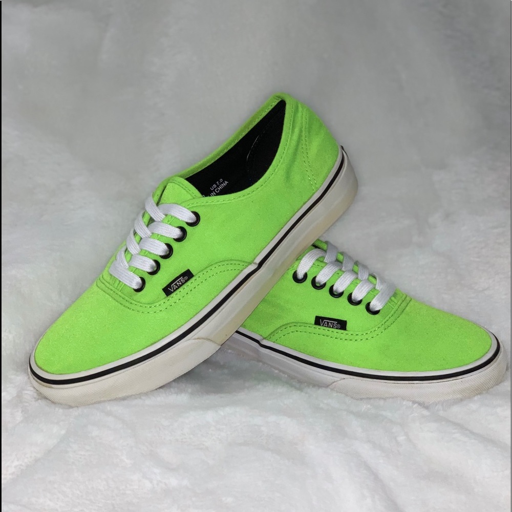 Authentic Lime Green Women’s 8.5 Men’s 7 Vans